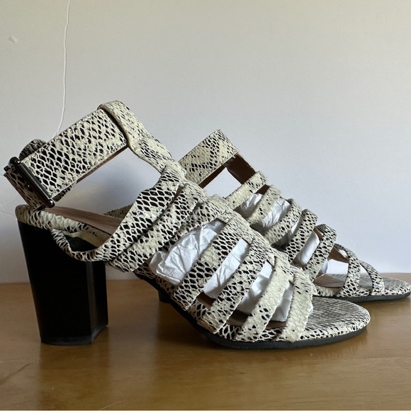 NWOT Vionic size 6.5 - Women's Black and White Strappy Sandals - Picture 4 of 8